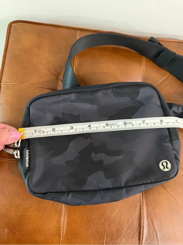 Lululemon Everywhere Large Camo Belt Bag 2L Grey Black Camouflage Unisex - Image 14