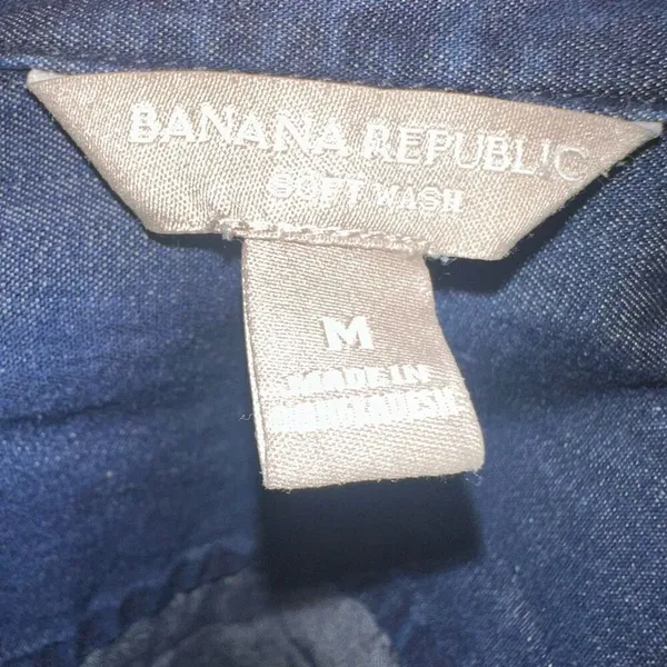 Banana Republic soft wash denim normcore button down M shirt - Image 3