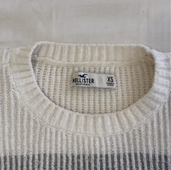 Hollister Grey and White Striped Oversized Sweater - Image 4