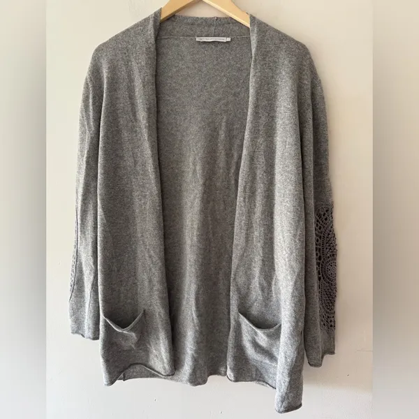 Silk & Cashmere Wool & Cashmere Blend Gray Cardigan Adorable‎ Lace Sleeve Detail - Image 3