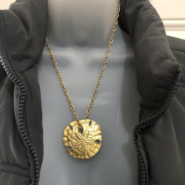90s Unique edge streetwear Gold tone sand dollar pendant medallion necklace jewelry. - Image 3