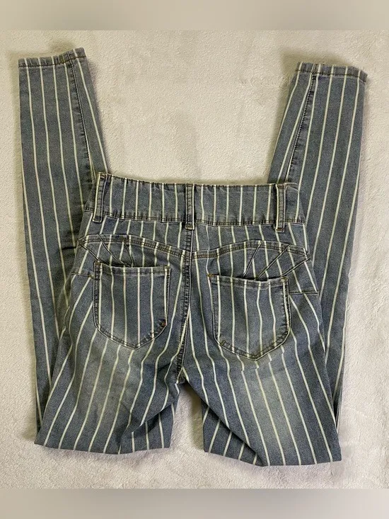 Slimming Striped Distressed Jeggings size XS - Image 3