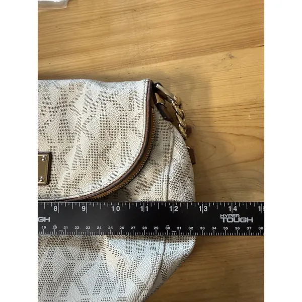 Michael Kors White Jet Set Item Signature Medium Tassel Flip Top Shoulder Bag - Image 10