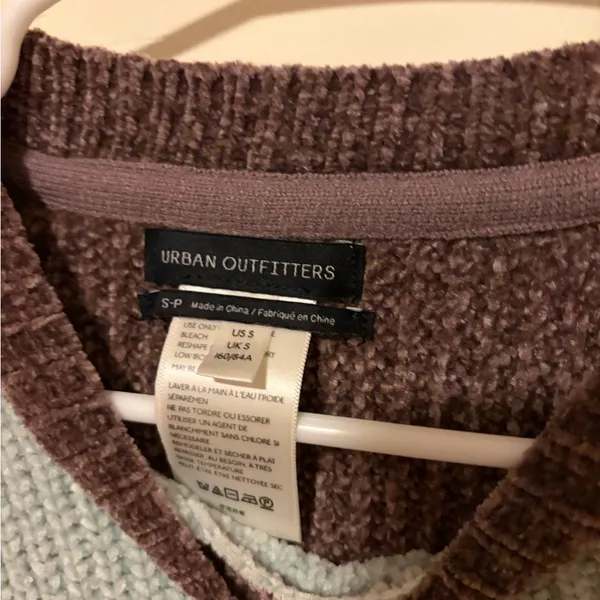 Urban Outfitters Beige and Gray Color - Split Hem Cropped sweater - Image 3