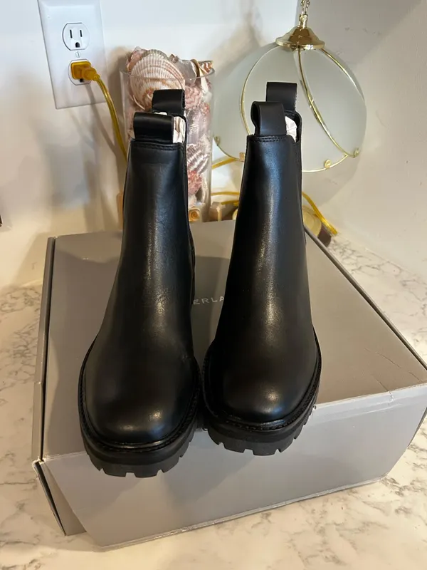 NWT Everlane Black Leather Chelsea‎ Lug Sole Boot Size 7 - Image 3