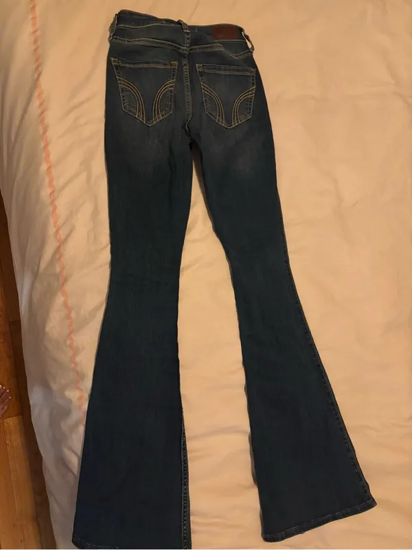 NWT Hollister Curvy High-Rise Medium Wash Flare Jeans 23/000L - Image 3