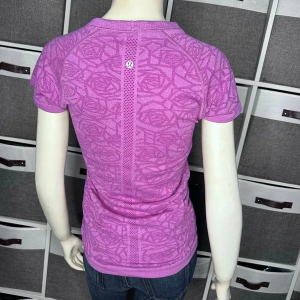 Lululemon Swiftly Tech Short Sleeve Crew Heathered Regal Plum Size 6 - Image 4
