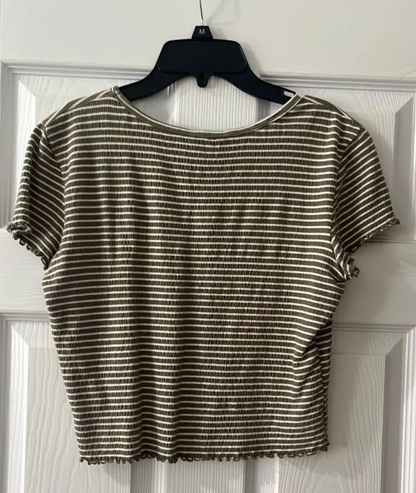 American Eagle Green and White Baby Tee, Size Small - Image 2