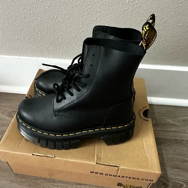 Dr. Martens‎ Audrick 8 Eye Nappa Leather Lace Up Boots 6 NWT - Image 7