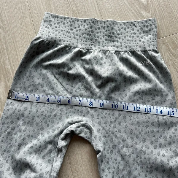 AYBL Leggings Womens Medium Scrunch Bottom Leopard Print Gray - Image 7