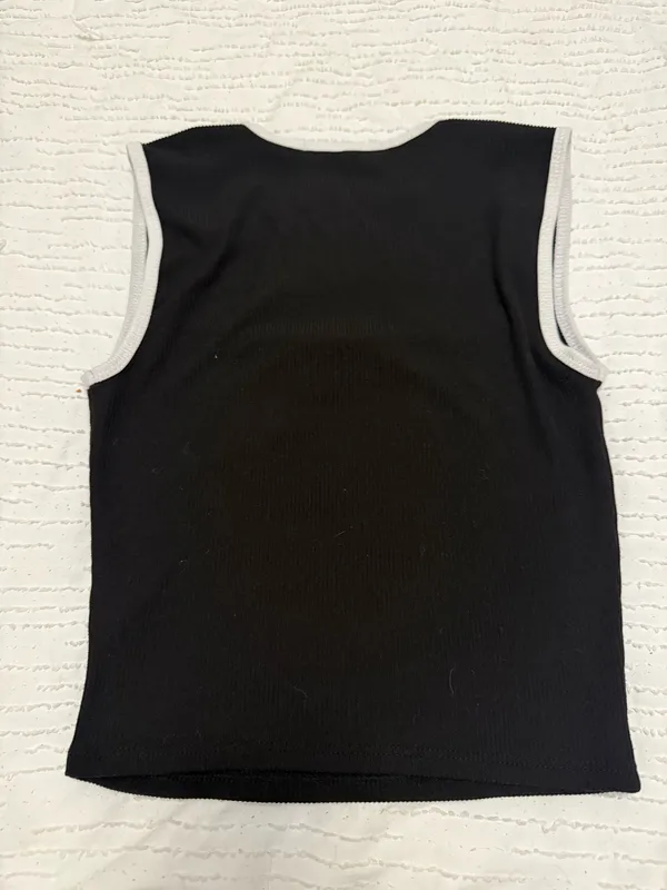 Black top white detail - Image 2