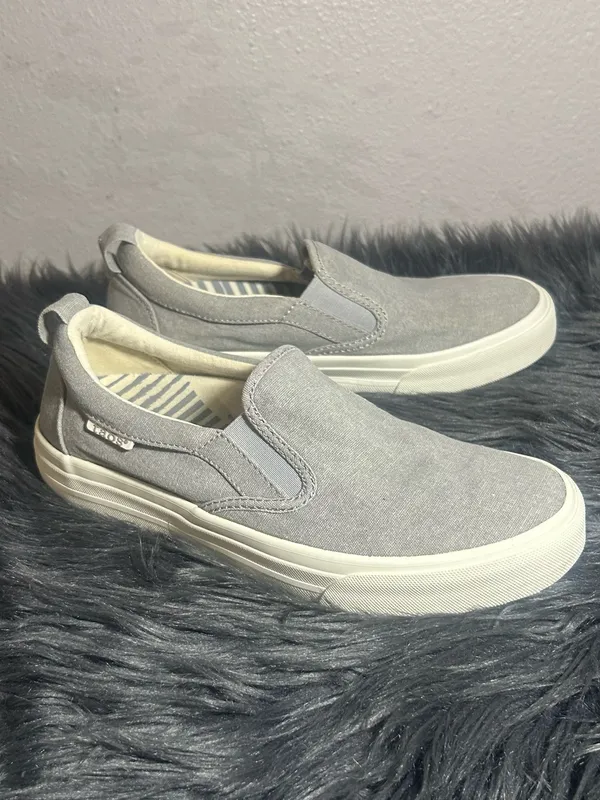 Taos Footwear is TAOS RUBBER SOUL Slip-On Canvas Sneaker Light Gray Size 7 - Image 4