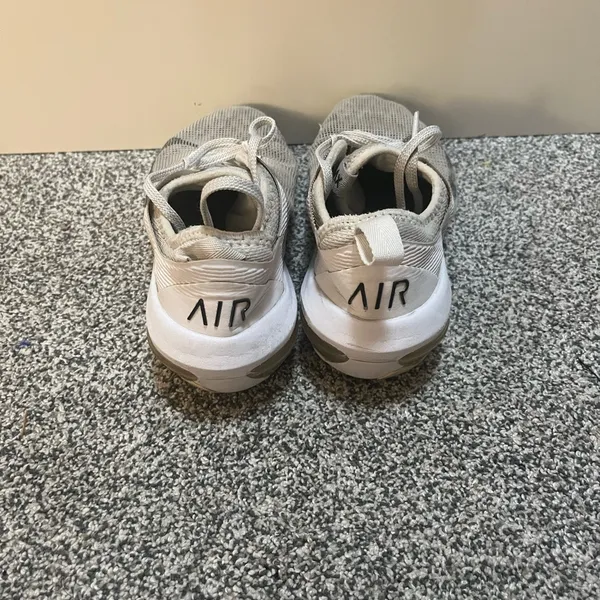 Nike Women's White and Gray Sneakers - Image 3