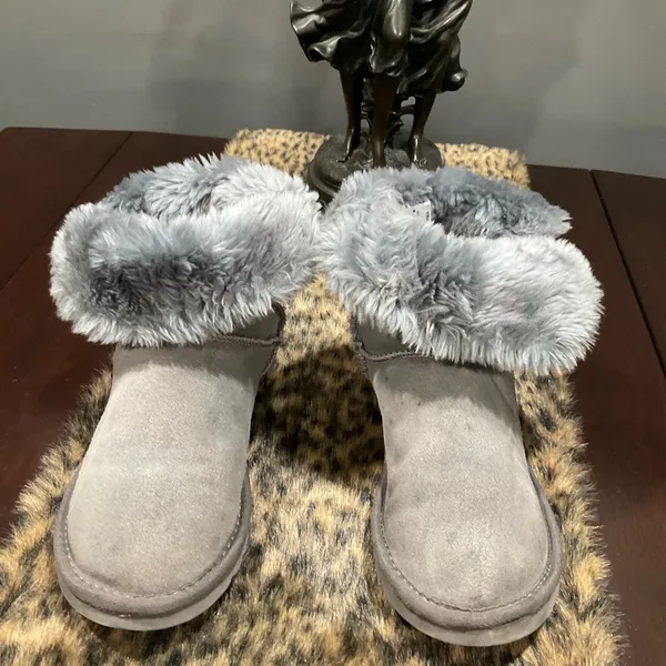 UGG ONE‎ BUTTON LEATHER BOOTS Gray Size 6 - Image 6