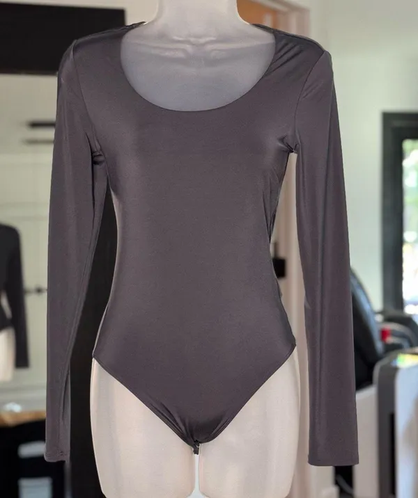 Express Body Contour Scoop Neck Long Sleeve Thong Bodysuit, Gray. Size XS - Image 2