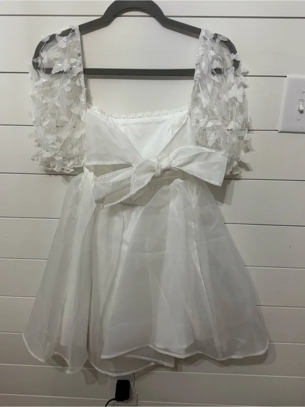 Mini dress with butterfly sleeves - Image 4
