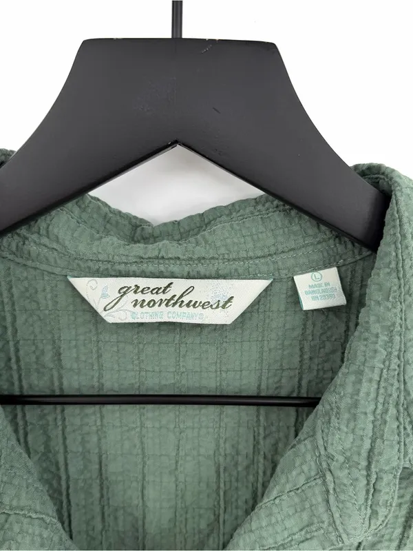 GREAT NORTHWEST Sleeveless Blouse Sage Green L - Image 3