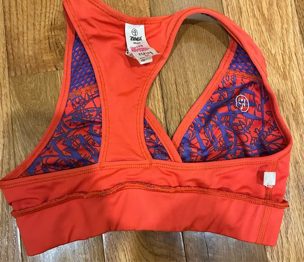 Zumba officials Zumba Scribble V-Bra in "Rev Me Up Red With Z-Dri technology XS - Image 17