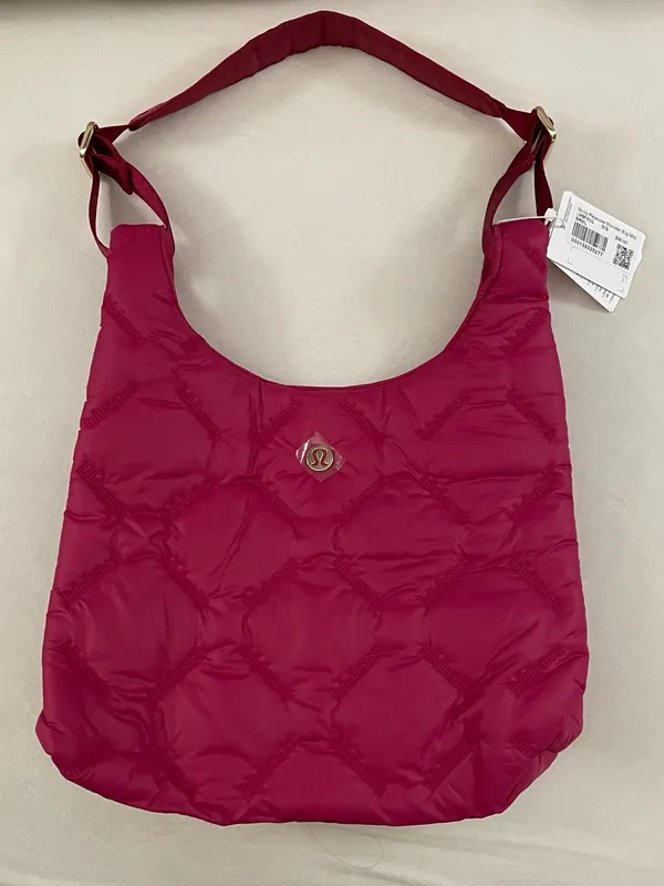 Lululemon NWT Quilty Pleasures Shoulder Bag Mini 5L Berry Rumble Pink Wordmark - Image 2