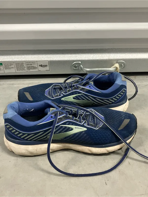 Brooks Ghost 12 Blue Running Shoes Size 9.5 B - Image 4
