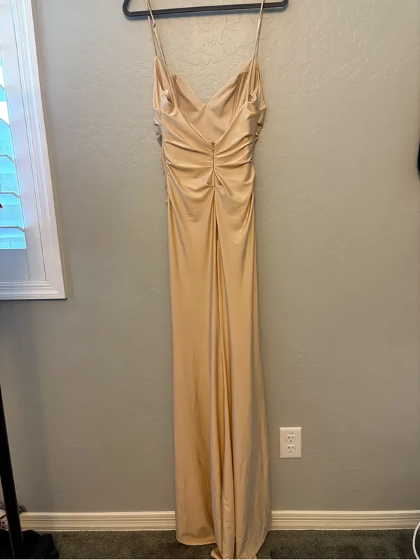 La Femme champagne sleeveless v-neck ruched dress with slit size 6 - Image 11
