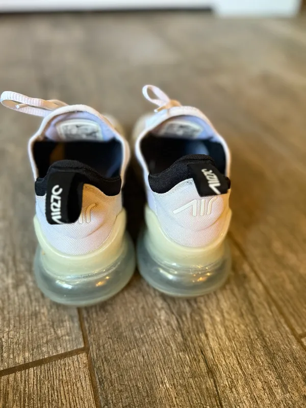 Nike 270 Air Max Shoes Women’s - Image 3