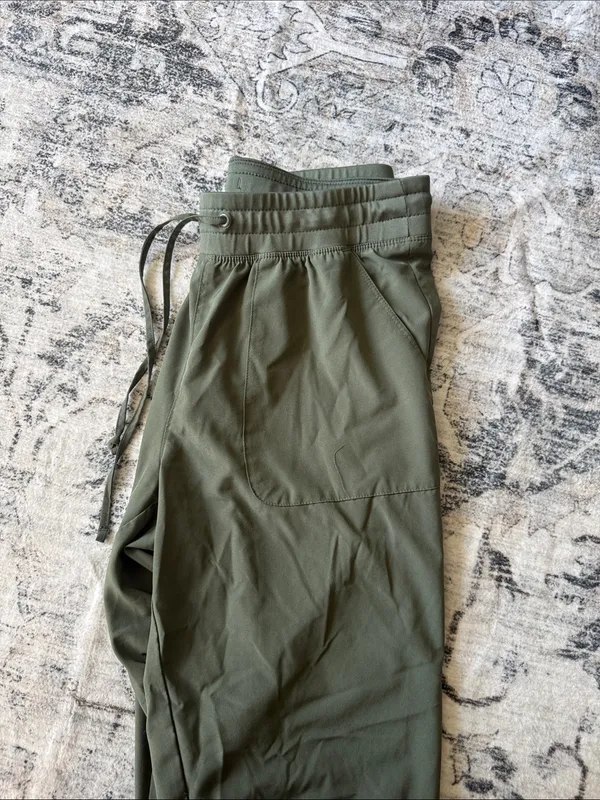 maevn green jogger style scrub set Size undefined - Image 3