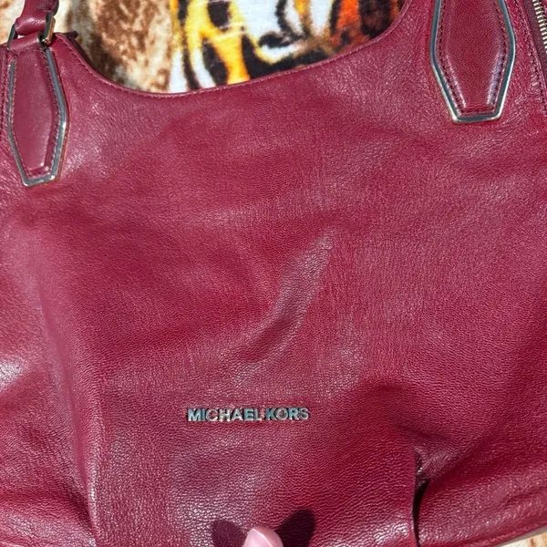 Michael Kors Elegant Red Leather Women's Bag - Image 3