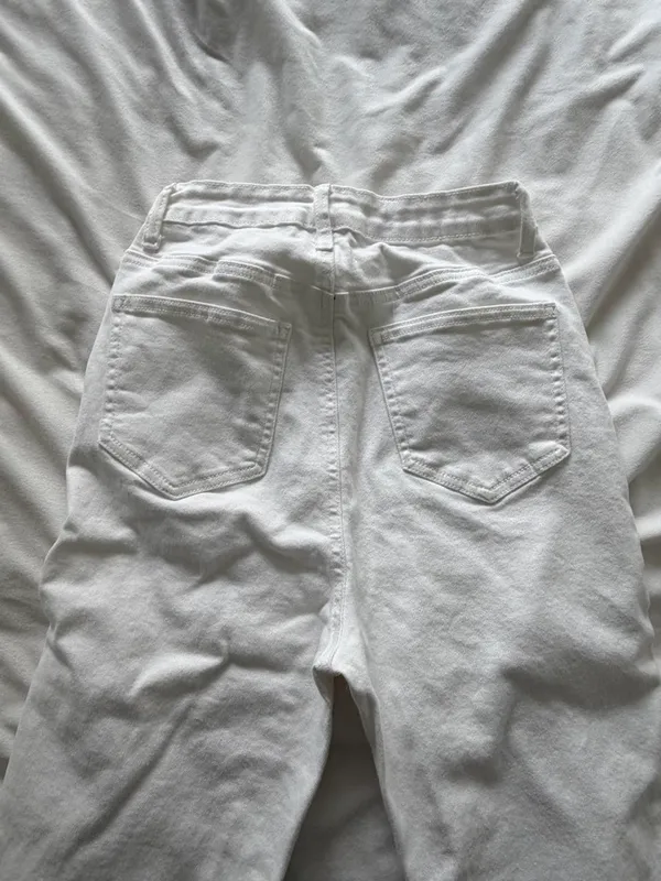 Shein White High-Waisted Jeans Flare - Image 5