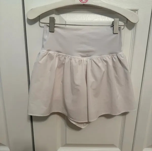 Aerie Offline Real Me Crossover Waist Flowy Shorts in White - Image 3