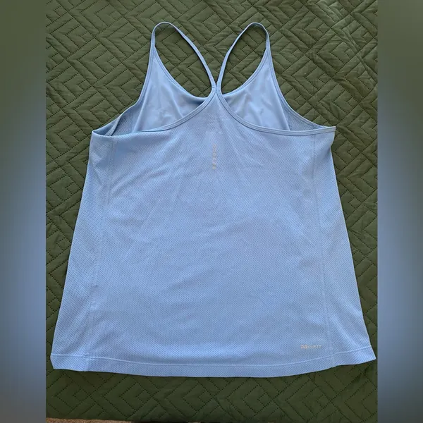 Nike Women's Sky Blue Tank Top Size Medium - Image 4