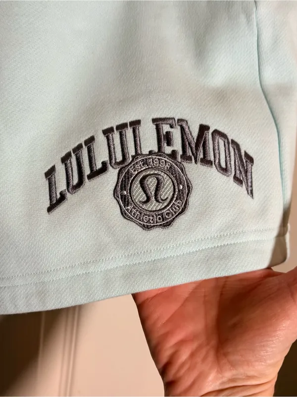 Lululemon Scuba Mid-Rise Oversized Short 7" Graphic. NWT Mint Breeze. SZ Small - Image 3