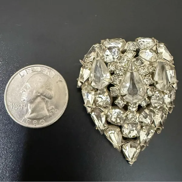 Vintage Unsigned Silver-tone Pave Clear Rhinestone Heart Brooch 13g. - Image 5