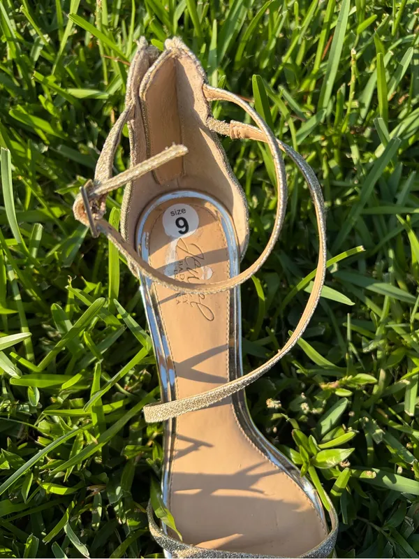 Jewel Badgley Mischka Galen Platform Glitter Evening Sandals – Size 9 - Image 5