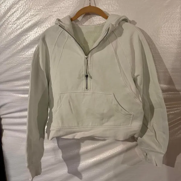 Lululemon Women's Green Hoodie - Image 2