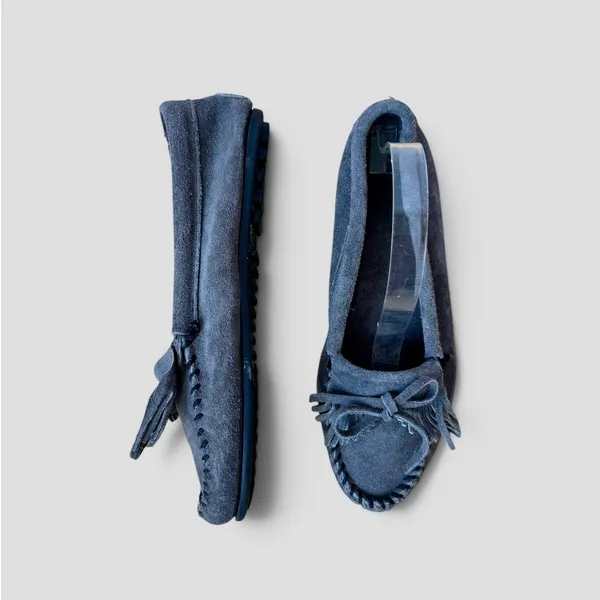 Minnetonka Suede Kilty Hardsole Moccasins Gray Rubber Sole Women's Size 7.5 - Image 4