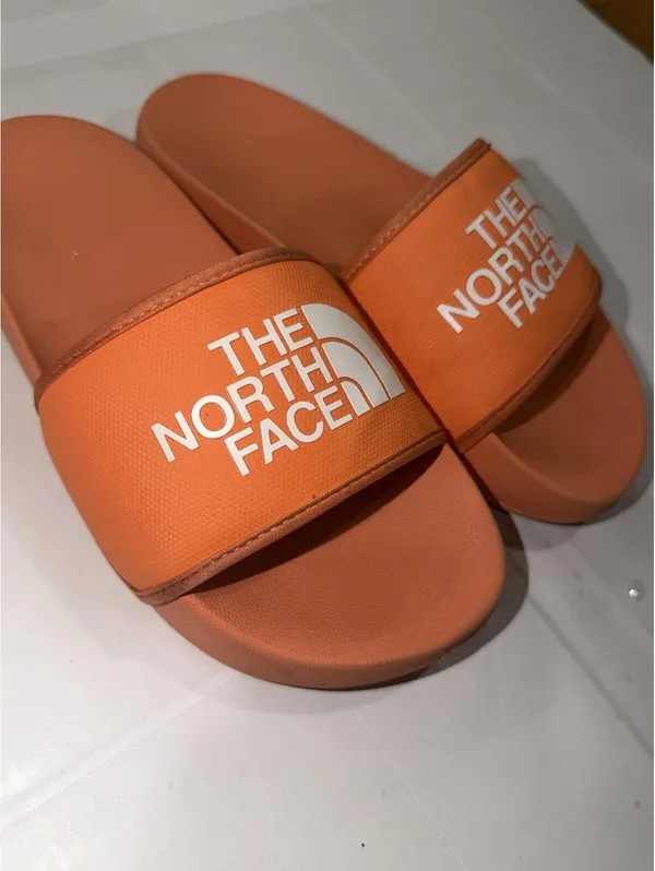Size US Women’s with box North face women’s Base Camp Slide - Image 7