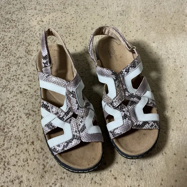 Clarks Snakeskin Wedge Sandals Womens 7 White‎ Mauve Arla Glison Comfort Strappy - Image 6