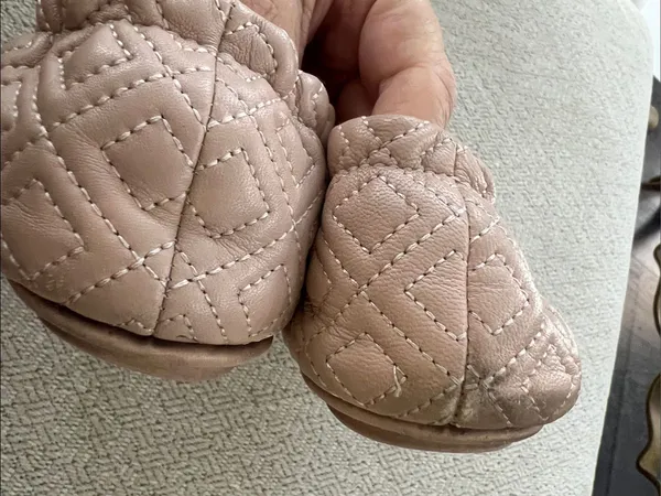 Tory Burch Beige Quilted Ballet Flats with Gold Logo - Image 2