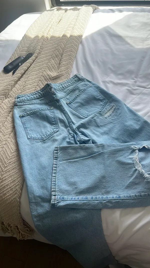 Forever 21 High Top-Waisted Jeans - Image 2