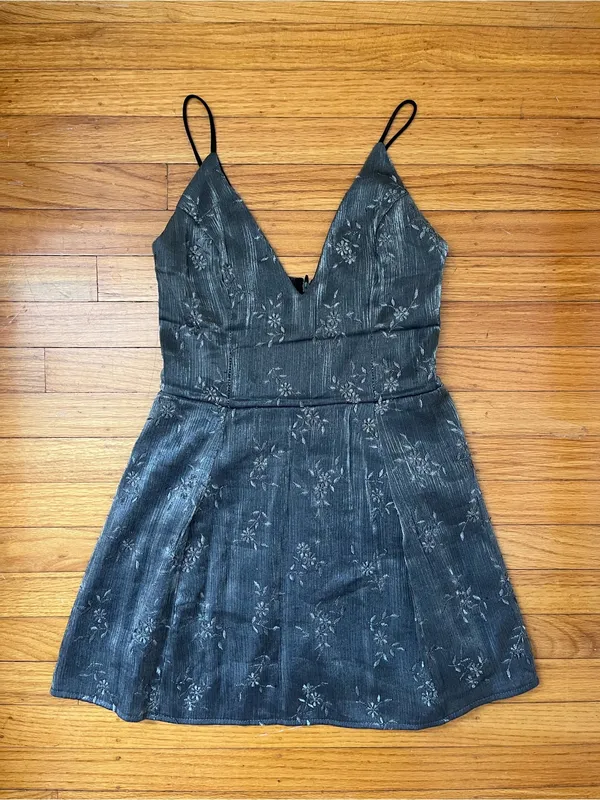 Lucy in the Sky Silver V-Neck Floral Fit-and-Flare Mini Going Out Party Dress - Image 2