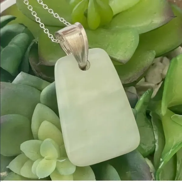 Green chalcedony pendant necklace - Image 2