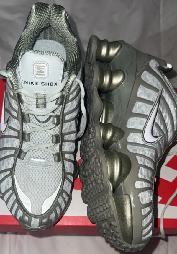 Women Nike shoes  - Image 2