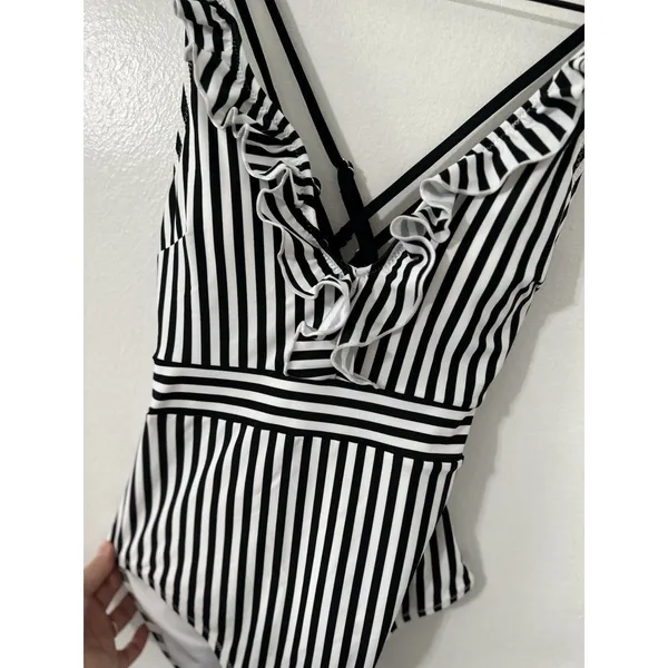CUPSHE Women's V Neck One Piece M Swimsuit Ruffled Back Cross Swimwear Black NWT - Image 2
