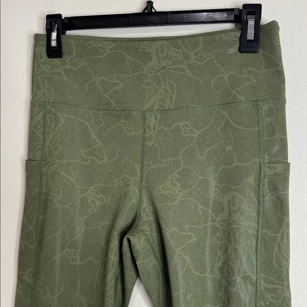 Zyia Active Light n Tight Olive Maze Green High Waist Crop Leggings size 8-10 - Image 3