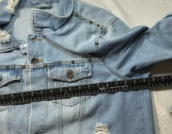 Ci Sono Denim Collection Women's Distressed Studded Light Wash Denim Jacket XL - Image 4
