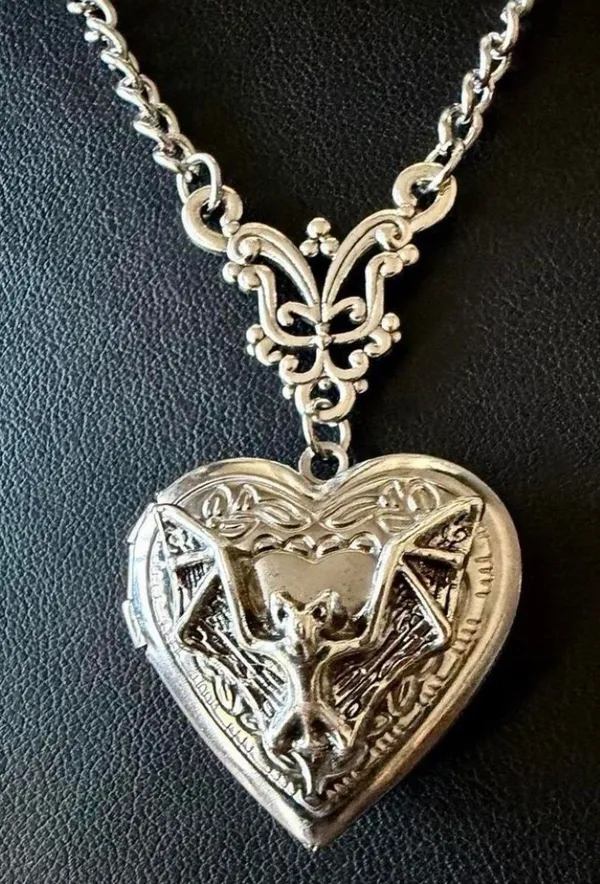 Gothic Vampire Bat Heart Locket Necklace 🩶🦇🖤 Silver - Image 3