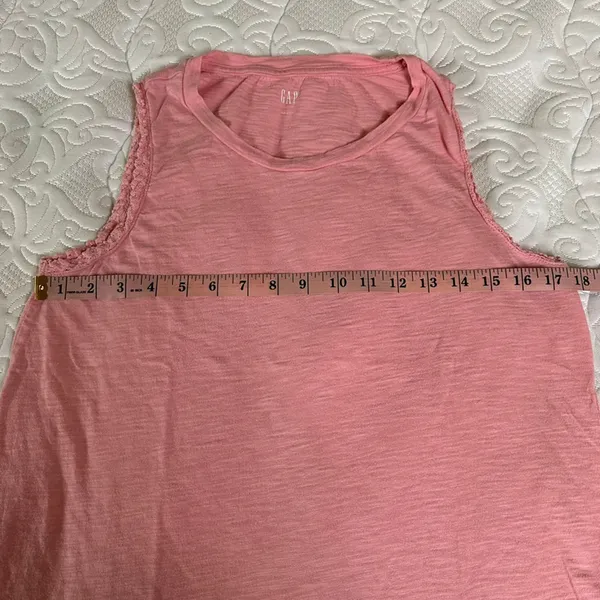 GAP pink crewneck tank top - Image 4
