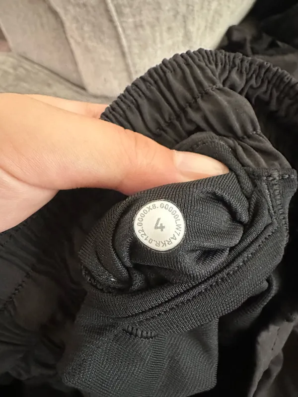 Lululemon Hotty Hot Low-Rise 2.5" Shorts - Image 3