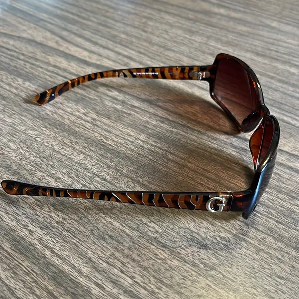 GUESS Logo G Animal Print 7012 TO-34 Glasses 61-18-129 Sunglasses - Image 4
